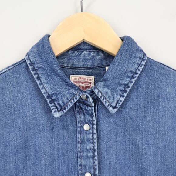 Levi's Women's Iconic Western Denim Shirt Medium Wash Size Small - Picture 3 of 10